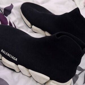 BALENCIAGA Black Speed Trainer 2.0 Sock Sneakers 38
100% Authentic